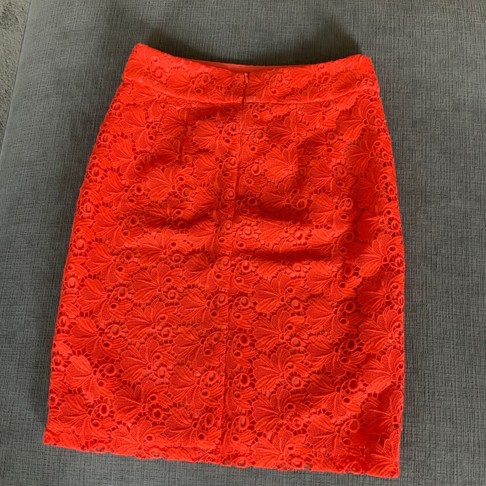 Ann Taylor Red Petite Lace Pencil Skirt - 2P - EUC - Picture 4 of 4